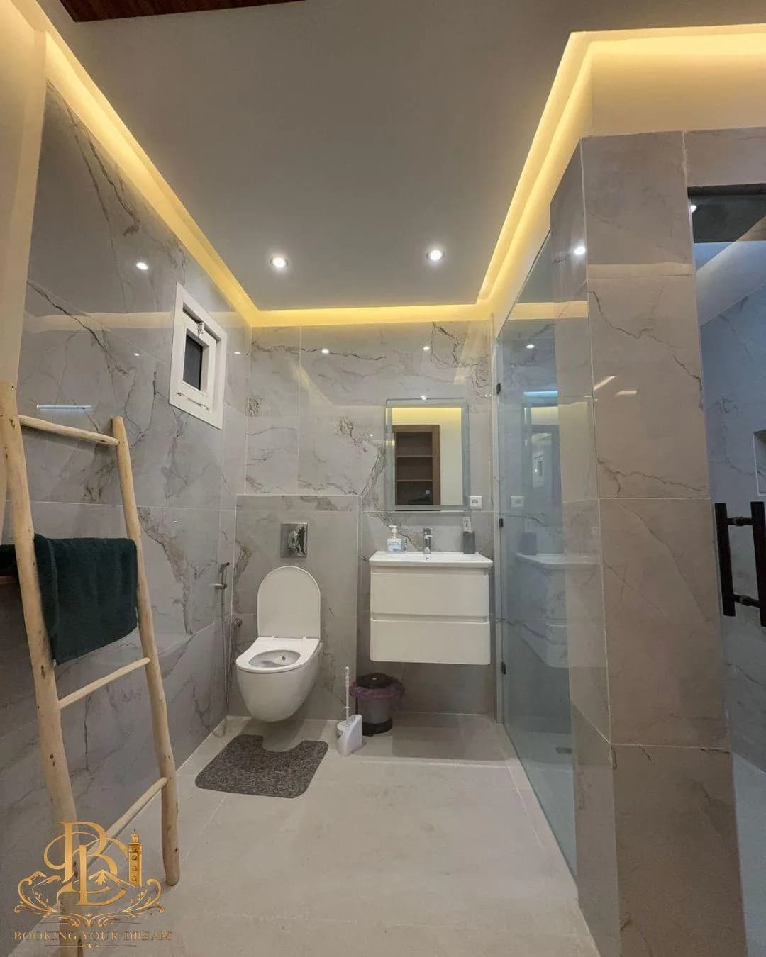 Charming Modern Apartment thumbnail 4