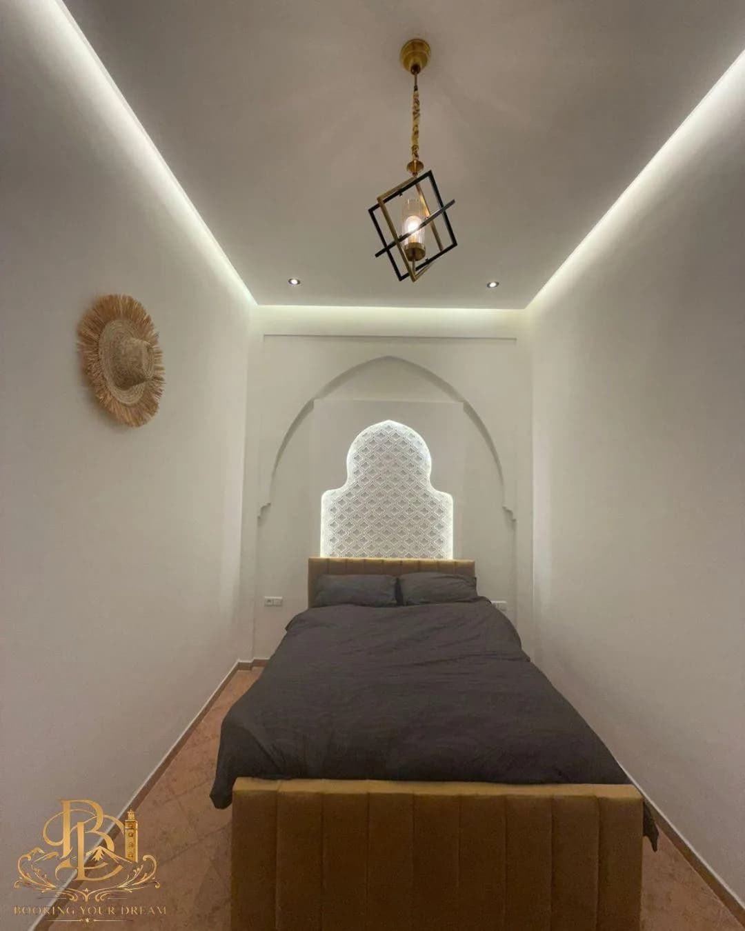 Charming Modern Apartment thumbnail 3