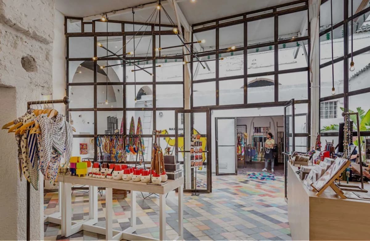 Max & Jan — shopping in medina, Marrakech